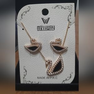 Fashion designer set of  earings and necklace
